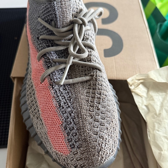 US10.5 Yeezy Boost 350 v2 Ash Stone - Picture 1 of 7